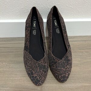 TOMS Women's Brown Patterned Flats size 11